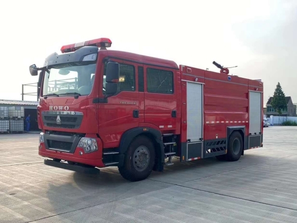 豪沃8噸泡沫消防車