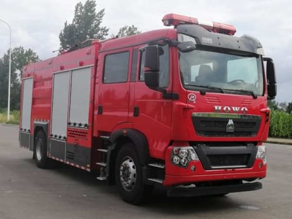 干粉水聯(lián)用消防車(chē)