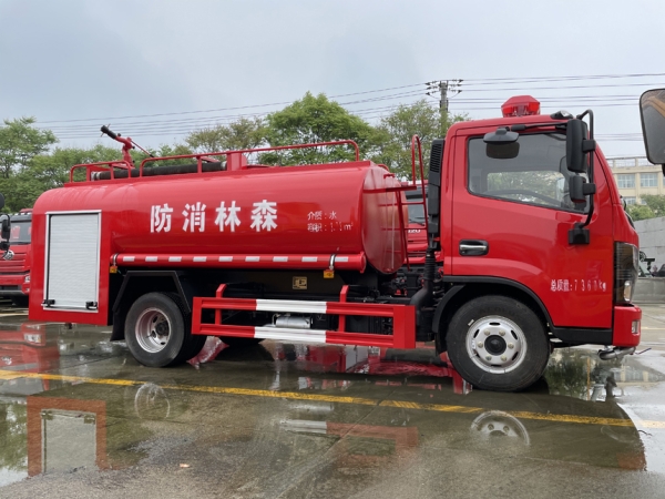 東風(fēng)小多利卡消防灑水車