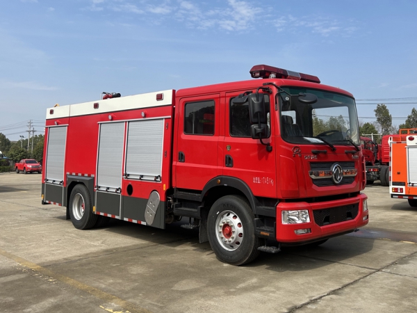 8.2噸東風D9水罐消防車